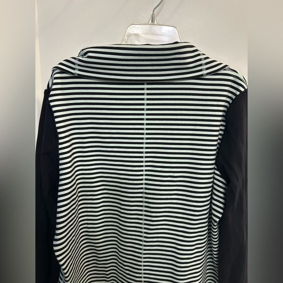 Lululemon Daily Yoga Full Zip Jacket in Mint Moment Black - Picture 11 of 13